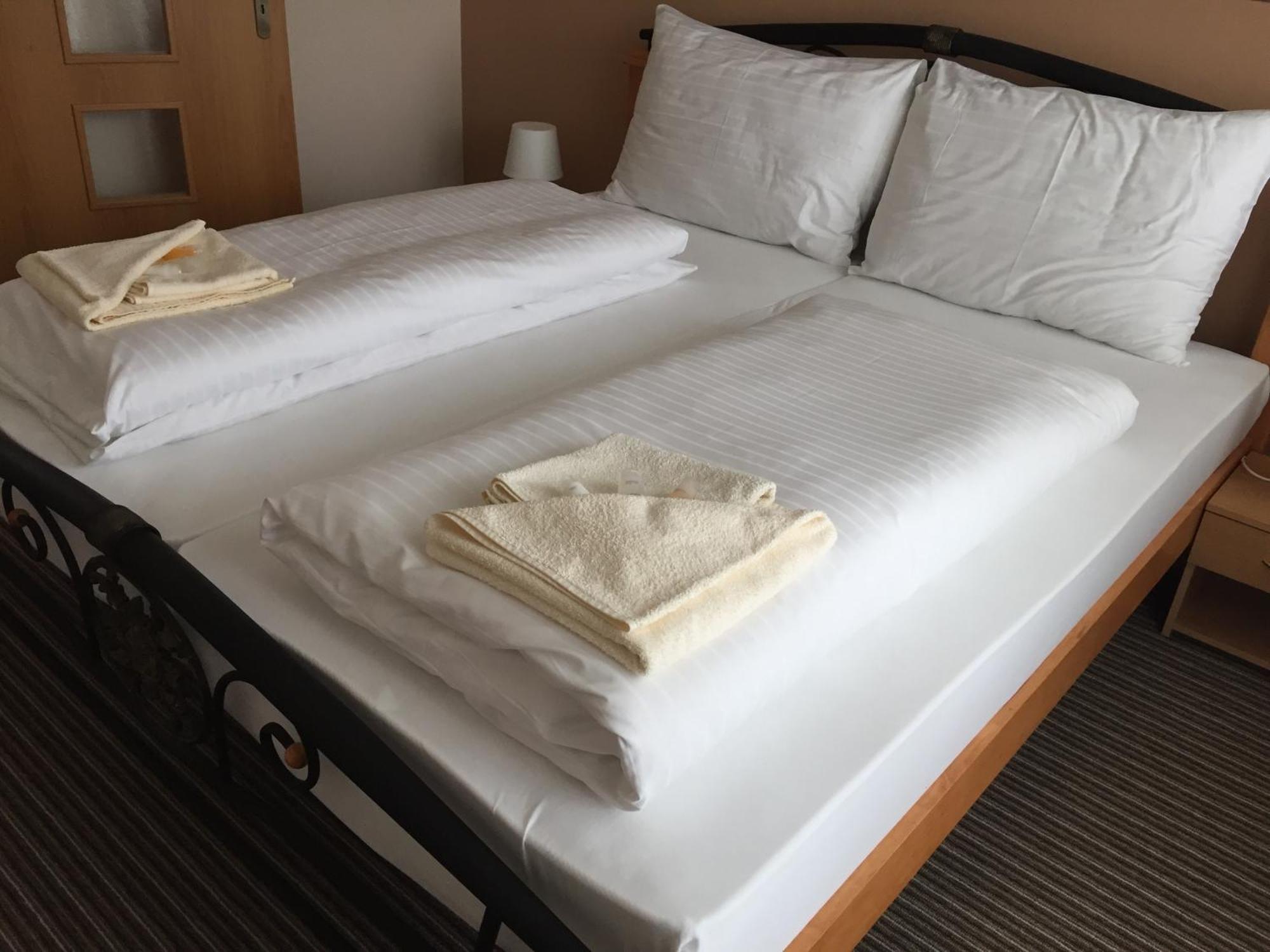 Bed & Breakfast Hotel Perla Nové Mesto nad Váhom Eksteriør billede